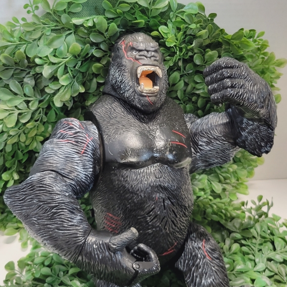 2005 Universal Studios 14" King Kong - Picture 4 of 17